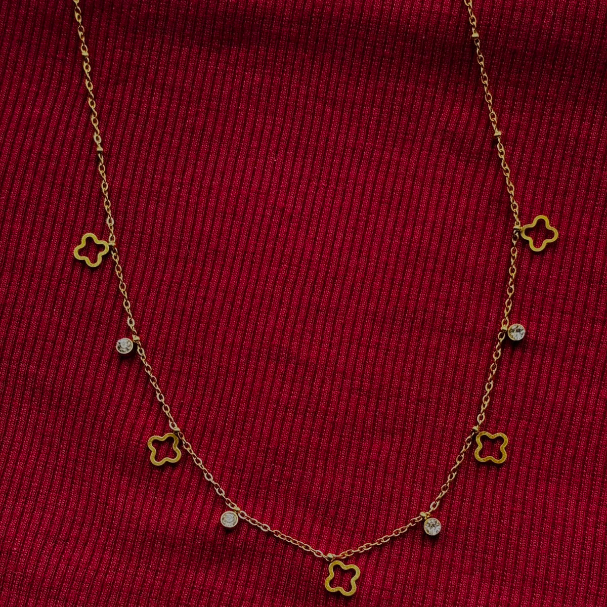 Clover charm neckchain