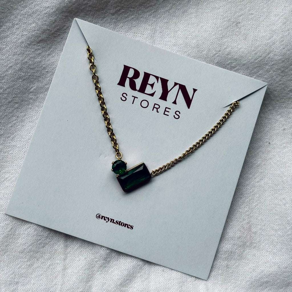 Green stone neckchain