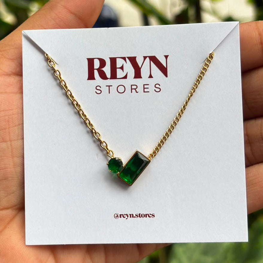 Green stone neckchain