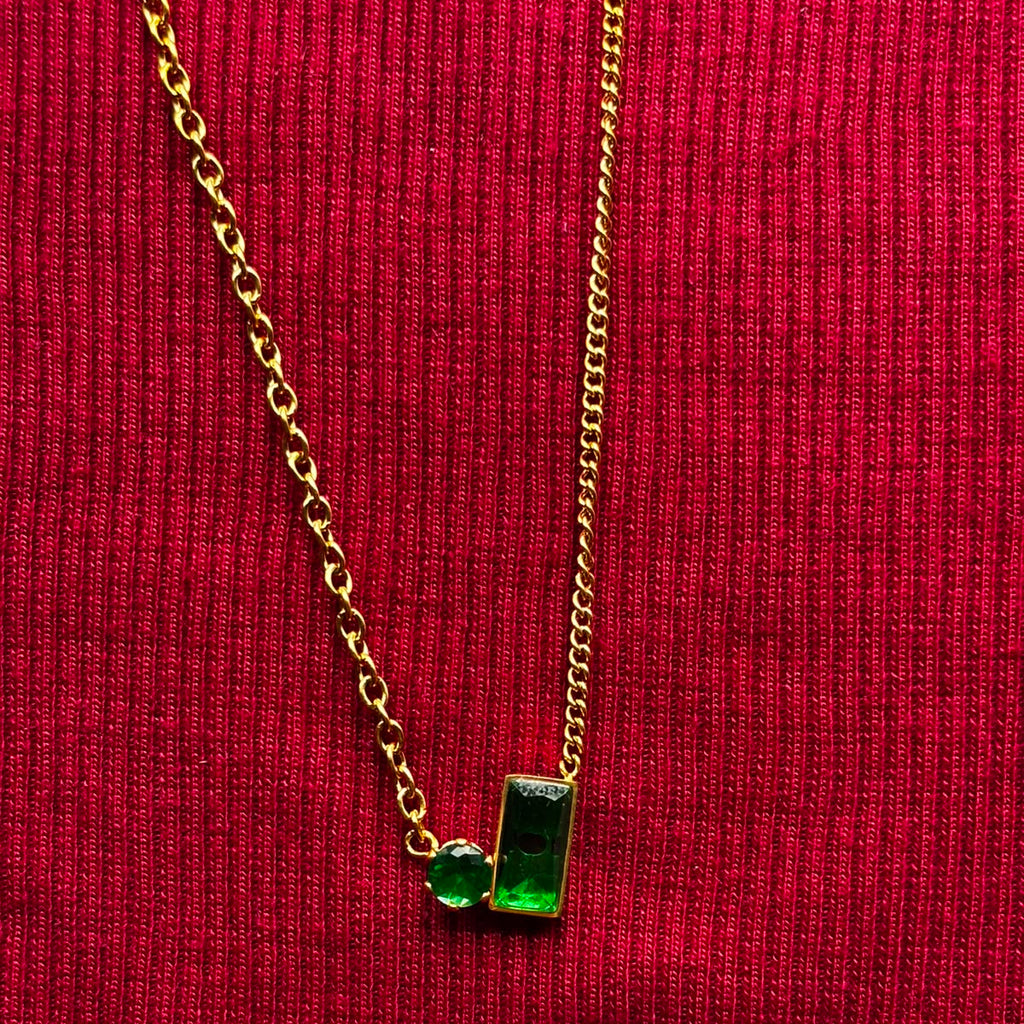 Green stone neckchain
